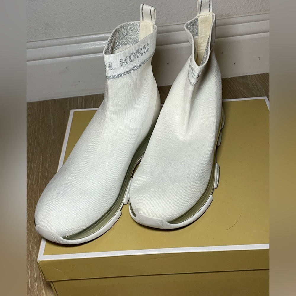 Michael Kors Kendra Bootie - Picture 5 of 7